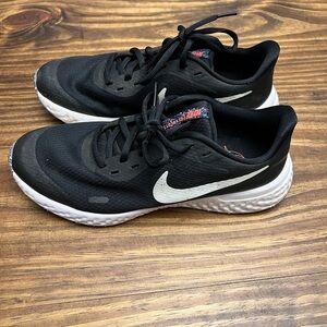 Nike Kids Grade School Revolution Running Shoes